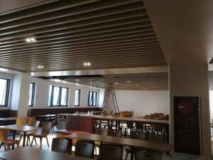 蘇州優(yōu)聯(lián)教育鋁方通吊頂工程案例