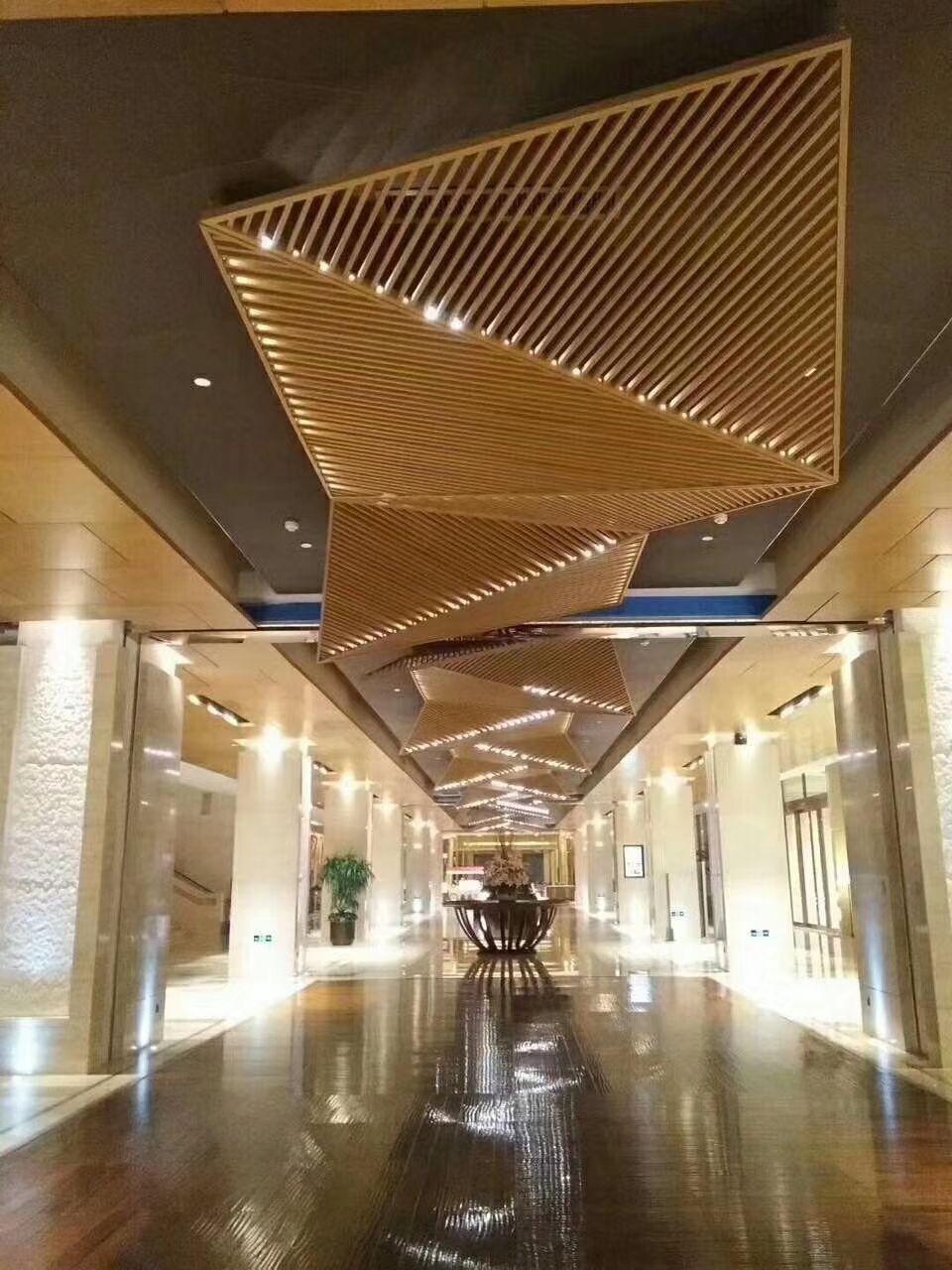 造型方通吊頂