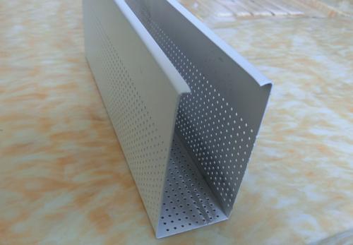 沖孔鋁方通